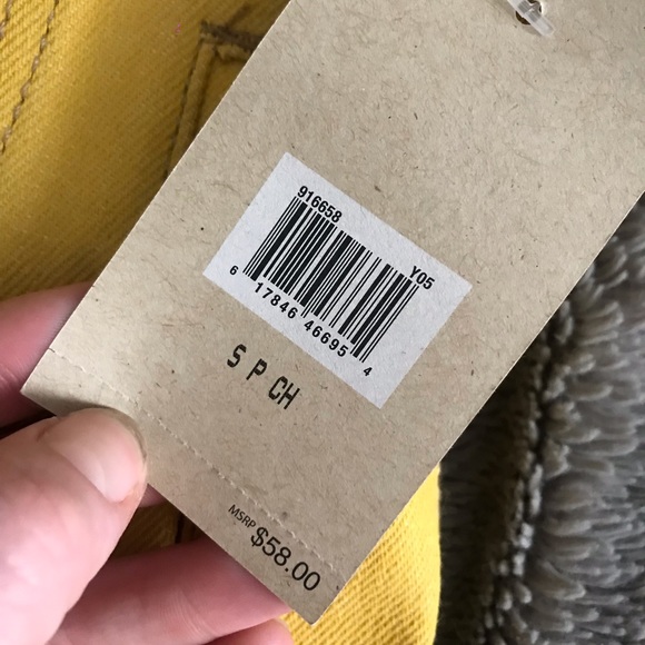 Yellow vest - Picture 2 of 2